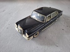 Mercedes-Benz 300 SE, schwarz