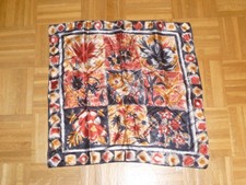 Nickituch m. Blumenmuster  , ca.  53 x  53 cm.