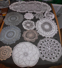 Konvolut 13 ganz unterschiedliche Spitzendeckchen Handarbeit Strick Häkel Spitze