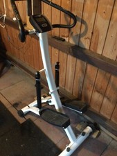 Weg mit dem Winterspeck! Power-Stepper für effektives Bauch-Beine-Po-Training