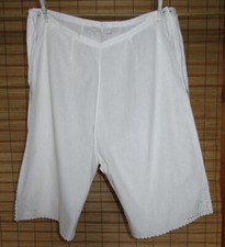 WEISSE HOSE - LOCHSTICKEREI -