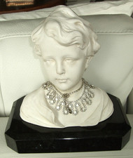 Antike Mädchenbüste aus