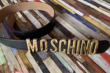 klassischer Moschino Redwall