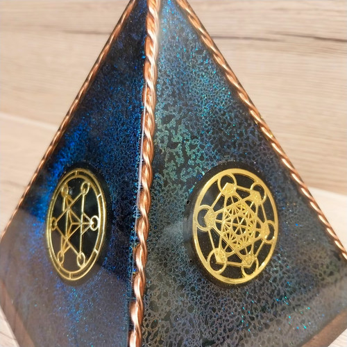 Orgonit pyramide mit metatron - pyramide,