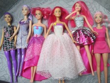 Barbiepuppen: 6 Stück, 2 mit