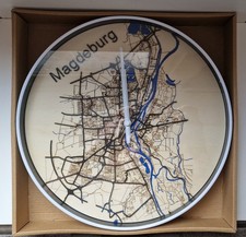Wanduhr "Magdeburg" aus mehreren Lagen Holz, Glasscheibe und Kunststoff -30cm-