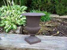 Charmantes Pflanzgefäß