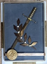 Ehrennadel NVA für 25 Jahre treue Dienste, Dolch gold messingfarben