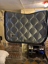 BR Schabracke grau VS Full Mit Bestickung und weißer Borde