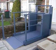 ROLLSTUHLLIFT HEBEBÜHNE  LIFT