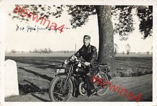 Mann mit Motorrad Puch 250 R