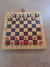 Reise Schachspiel, Holzkassette,  Figuren aus Kunststoff