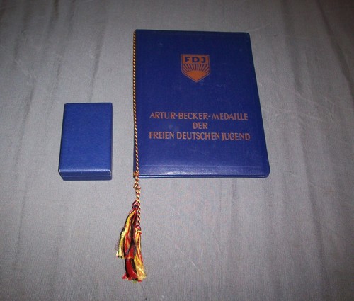 Jung pionier abzeichen - pionier, etui