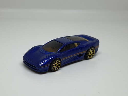 Jaguar 220 von hot wheels - xj,
