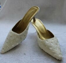 Menbur Pumps Gr. 38  Damenschuhe Hochzeit Perlen Stickerei Creme