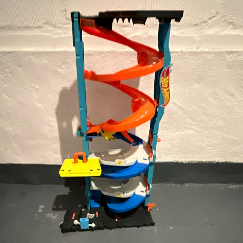 Hot wheels parkhaus autoturm - hot,