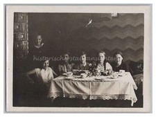 5 Mädchen am Geburtstagstisch