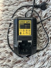 DEWALT DCB100 10.8 v - 25 v Schnellladegerät – Neu