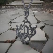 Dirndl -Trachtenschmuck aus