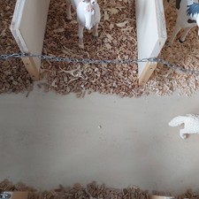 Selbst Gebauter Pferdestall Spielzeug Aus Holz     80cm mal 57 Cm