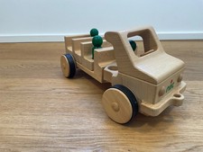 Nic Holzomnibus mit 3 Personen