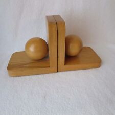 2 ältere Buchstützen aus Holz schönes Design Winkel Buchstütze Buchhalter Kugeln