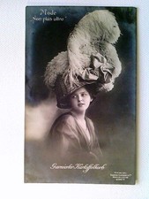 Frau mit Hut, Mode "non plus ultra", Garnierter Kartoffelkorb, Humor, Foto AK, g