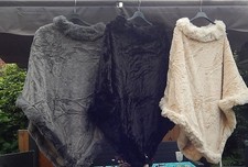 Watteweicher Trend Poncho aus