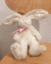 Süßer Plüsch Hase