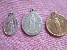 3 Pilgermedaillen, Maria ohne Sünde (1)  Maria Regina (2) Maria rosa Mystica (3)