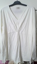 cremefarbener, ungetragener