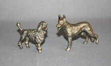 2 kleine Hunde Figuren