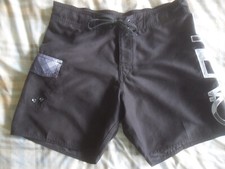 o`neill  W31 Bermuda Badeshorts tiefschwarz mit Logo und Tasche