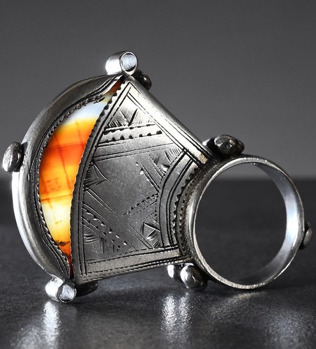 Silver ring with agate