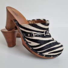 Dr. Scholl`s Mistery Zebra