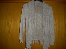 Strickjacke / Weste von comma, Gr. 38, grau, Fransen, Langarm