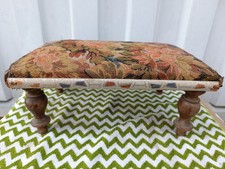 Altes antikes Fußbänkchen