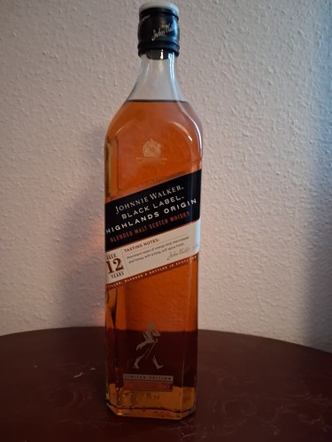 Johnnie walker black - johnnie, label