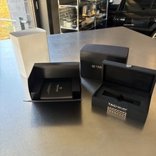Tagheuer connected box - connected,