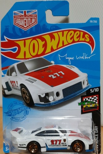 Hot wheels 2021 race day - hot,