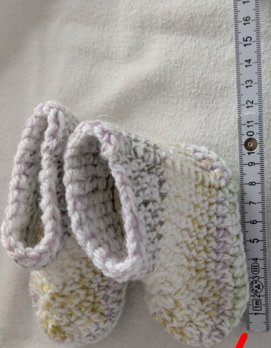 Handgestrickte babyschuhe - handgestrickte,