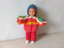 Caco Biegepuppe Junge mit im Pullover und Mütze Puppenstube 70er Jahre M 1:12