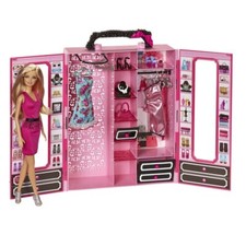 BMC00 Mattel Barbie Kleiderschrank mit Puppe und Zubehör, Neu und OVP