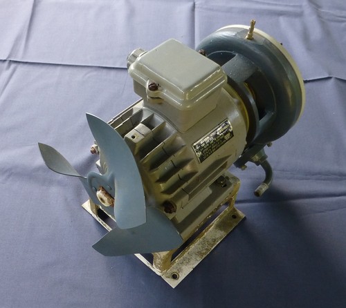 Drehstrommotor aus