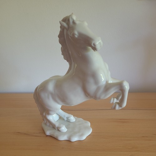 Porzellan figur aufsteigendes - figur,