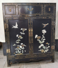 Asiatische Anrichte, lack.Holz, China, 20.Jahrhdt. bemalt & Steinintensarien