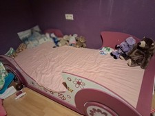 Mädchen Auto Kutschen Bett  90cm X 200cm mit Lattenrost ohne Matratze 