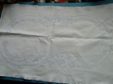 1 ovale Decke Weißstickerei