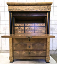 BIEDERMEIER  SEKRETÄR  MIT  GEHEIMFACH  -  NUßBAUM   -   ca. 1820