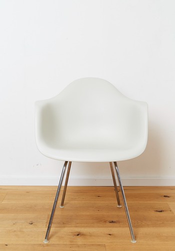 White dax plastic chair - white,